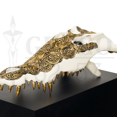 Upper jaw of skulls of crocodile chiselled, covered with gold leaf - Size 45 * 20 cms. </br> © RODRIGUE GREGO
